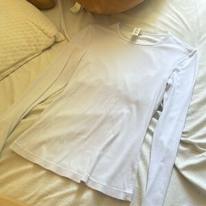 This is a long sleeve tight shirt from the brand yogalicious. It’s extra small.